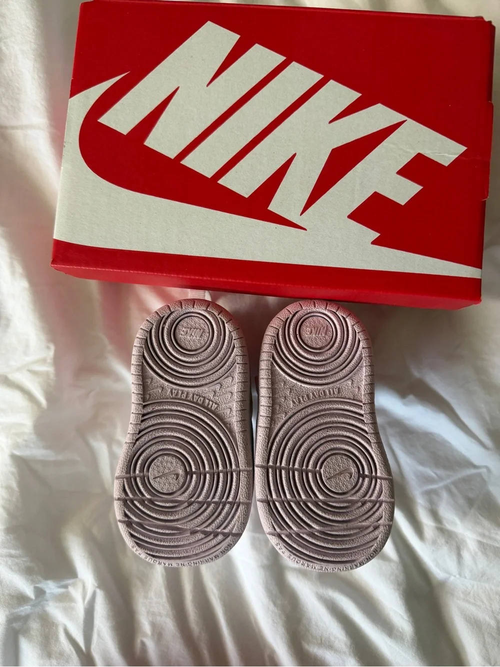 Nike Toddler White and Pink Sneaker 3c